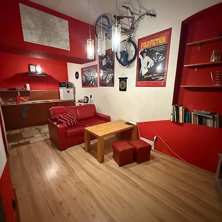 Studio Red And White Apartament